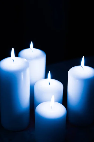 Candele floreali blu aromatiche impostate di notte, Natale, Capodanno — Foto Stock