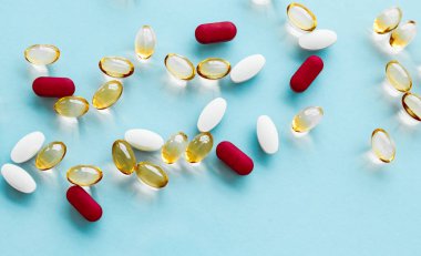 Beslenme için haplar ve kapsüller, yaşlanmayı önleyen güzellik takviyesi.
