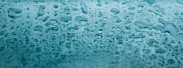 Texture de l'eau fond abstrait, gouttes d'aqua sur verre turquoise — Photo