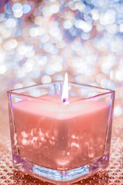 Noel 'de mercan aromalı mum ve yeni yıl ışıltısı geri tepti