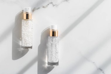 Cilt bakım serumu ve jel şişesi, nemlendirici losyon ve kaldırma 