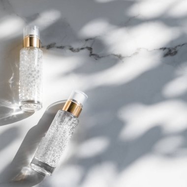 Cilt bakım serumu ve jel şişesi, nemlendirici losyon ve kaldırma 