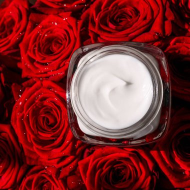 Hassas ciltler ve kırmızı güller için nemlendirici güzellik yüz kremi 