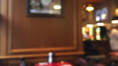 Bulanık odaklı kafe, kafeterya veya restoranın iç planı, soyut dijital arkaplan, boş zaman ve seyahat markası tasarımı için bulanık bokeh, tatil sezonu vlog