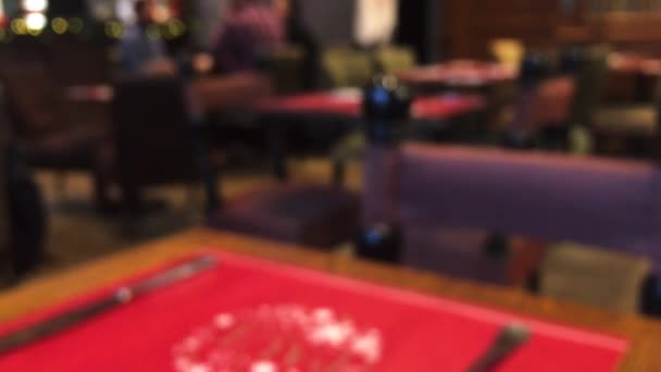 Rozmazané rozostřené kavárna, kavárna nebo restaurace interiér pozadí, abstraktní digitální pozadí, rozmazané bokeh pro volný čas a cestování značkové design, dovolená sezóna vlog — Stock video