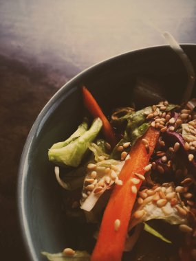 Vejetaryen asya sebze salatası Japon re bir kase servis