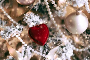 Kalp şeklinde mücevher hediye kutusu Noel ağacı, aşk mevcut 