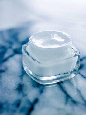 Mavi mermer taş üzerinde nemlendirici Güzellik yüz kremi, Cilt Bakımı