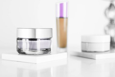 Hassas cilt için güzellik kremi, lüks kaplıca.