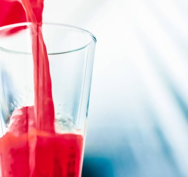 Bardakta meyve suyu, diyet için chia ile vejetaryen smoothie.