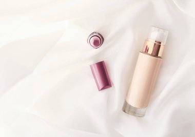 Bej tonal krem şişesi makyaj sıvısı temel ve pembe 