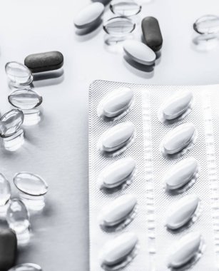 Beslenme için haplar ve kapsüller, yaşlanmayı önleyen güzellik takviyesi.