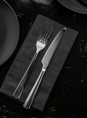 Siyah peçeteli boş sofra takımı, yemek tasarım malzemeleri, d