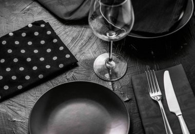 Siyah peçeteli boş sofra takımı, yemek tasarım malzemeleri, d