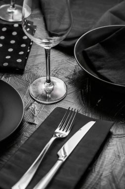 Siyah peçeteli boş sofra takımı, yemek tasarım malzemeleri, d