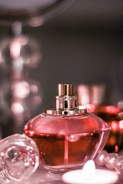 Perfume bottle and vintage fragrance on glamour vanity table at — Stock Photo, Image