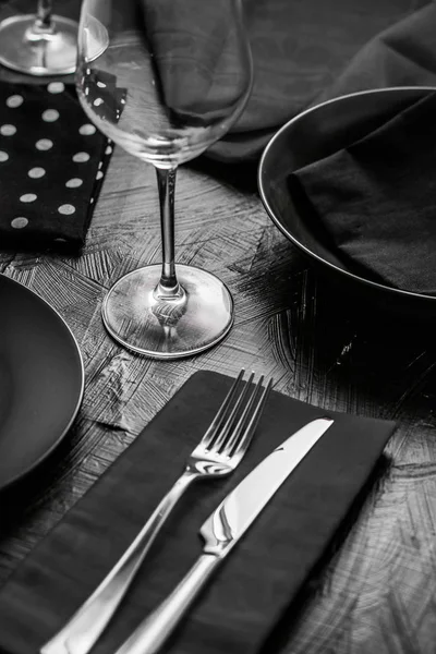 Siyah peçeteli boş sofra takımı, yemek tasarım malzemeleri, d