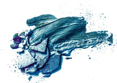 Ezilmiş göz farı, toz ve sıvı temeli yakın çekim izole