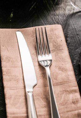 Bej peçeteli boş sofra takımı, yemek tasarım malzemesi, d