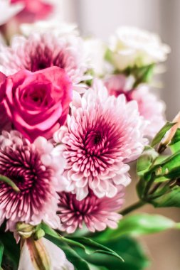 Bahar çiçekleri çiçek açıyor, soyut çiçek sanatı geri dönüyor.