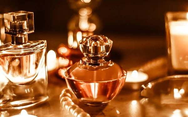 Perfume bottle and vintage fragrance on glamour vanity table at — Stock Photo, Image