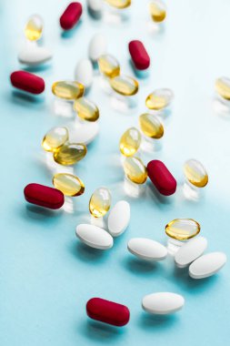 Beslenme için haplar ve kapsüller, yaşlanmayı önleyen güzellik takviyesi.