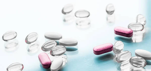 Tabletter och kapslar för kost näring, anti-aging skönhet supplem — Stockfoto
