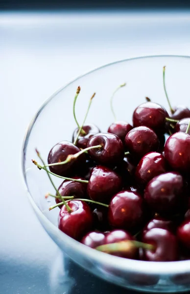 Färska söta körsbär, saftiga körsbär bär frukt dessert som läker — Stockfoto