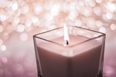 Noel 'de çikolata aromalı mum ve yeni yıl sim torbası