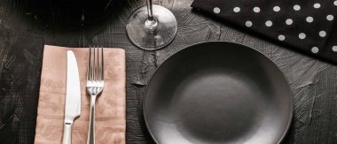 Bej peçeteli boş sofra takımı, yemek tasarım malzemesi, d