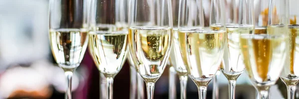 Drinken Feesten Luxe Concept Glas Champagne Mousserende Wijn Geserveerd Een — Stockfoto