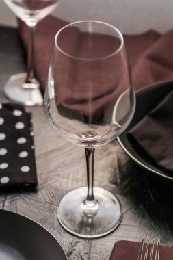 Tatil yemeği için resmi masa dekorasyonu, lüks sofra takımı konsepti