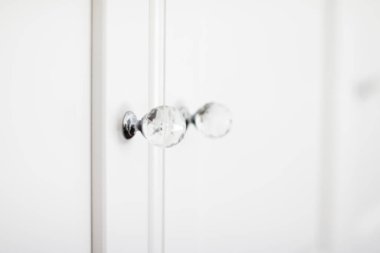 Lüks kapı kolu, zarif ev dekorasyonu ve iç tasarım yakın plan.