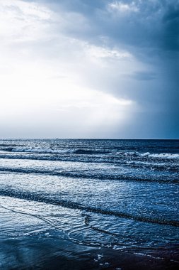 Güzel deniz ya da okyanus ufku, tropikal kumsal manzarası, yaz tatili seyahati ve tatil yeri sahnesi