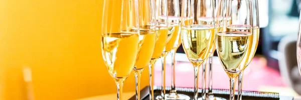 Bicchieri Champagne Spumante Serviti Occasione Eventi Beneficenza Bevande Alcoliche Primo — Foto Stock