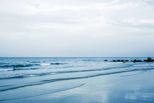 Schöner Meer Oder Ozeanhorizont Küstenblick Vom Tropischen Sandstrand Sommerurlaub Und — Stockfoto
