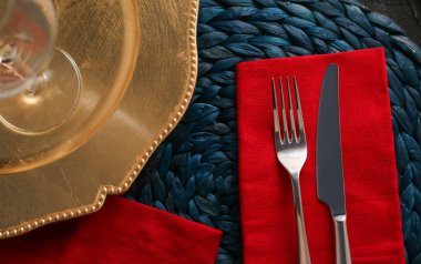 Tatil yemeği için resmi masa dekorasyonu, lüks sofra takımı konsepti