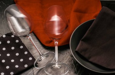 Tatil yemeği için resmi masa dekorasyonu, lüks sofra takımı konsepti