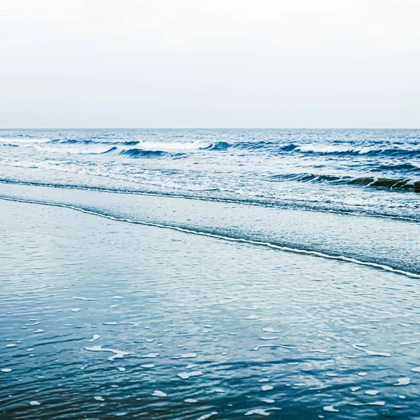 Gyönyörű Tenger Vagy Óceán Horizont Kilátás Tengerpartra Trópusi Homokos Strand — Stock Fotó