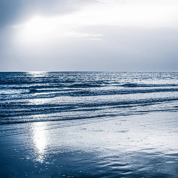 Gyönyörű Tenger Vagy Óceán Horizont Kilátás Tengerpartra Trópusi Homokos Strand — Stock Fotó