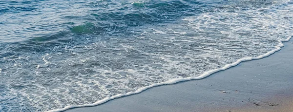 Vackra Havs Eller Havsvågor Kustutsikt Från Tropisk Sandstrand Sommarsemester Resor — Stockfoto