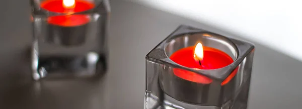 Ароматические свечи для романтической атмосферы дома, интерьера и декора — стоковое фото