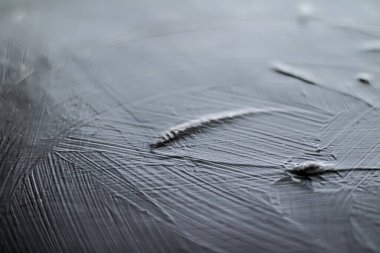 Koyu gri arkaplan, soyut arkaplan olarak kömür boyası dokusu