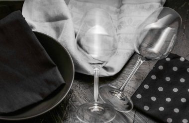 Tatil yemeği için resmi masa dekorasyonu, lüks sofra takımı