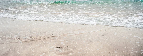 Belo horizonte marítimo ou oceânico, vista costeira da praia de areia tropical, viagem de férias de verão e destino de férias — Fotografia de Stock