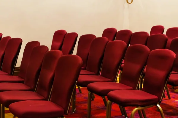 Κενές καρέκλες σε αίθουσα συνεδριάσεων, business and interior design — Φωτογραφία Αρχείου