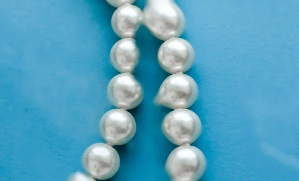 Joyería de perlas bajo la superficie del agua, moda y lujo — Foto de Stock