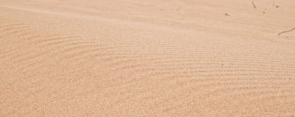 Zand op het strand in de zomer, textuur als achtergrond — Stockfoto