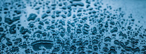 추상적 인 배경으로 유리 표면에 물 방울 — 스톡 사진
