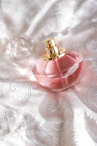 Parfümflasche Mit Aromatischem Blütenduft Luxusduft Für Frauen — Stockfoto